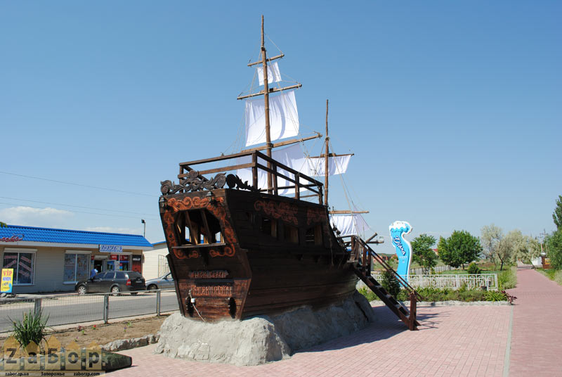 Яхта возле одной из баз на Пересыпи, Кирилловка
